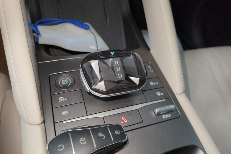 Used BYD Yuan UP 2024 401 km Active Version Gear Lever