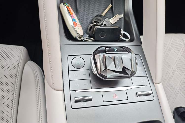 Used BYD Yuan UP 2024 401KM Leading Edition Gear Lever