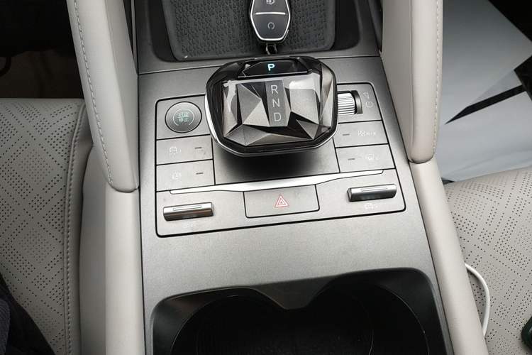 Used BYD Yuan UP 2024 401 km Active Version Gear Lever
