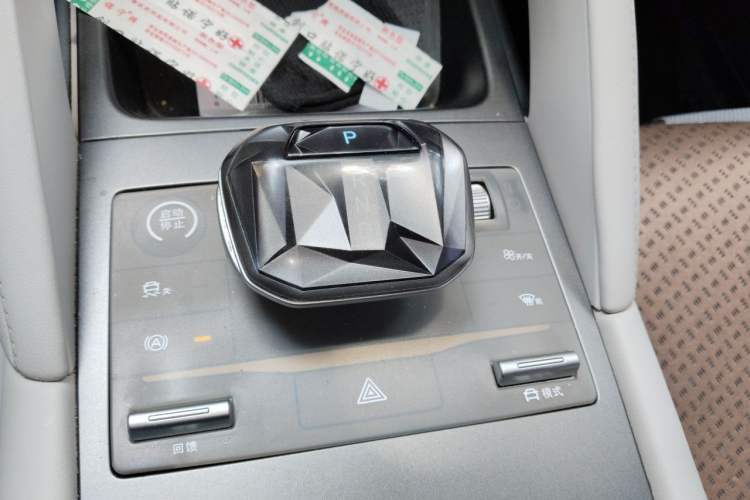 Used BYD Yuan UP 2024 401 km Active Version Gear Lever