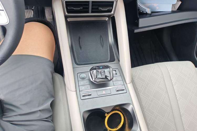 Used BYD Yuan UP 2024 401KM Leading Edition Gear Lever