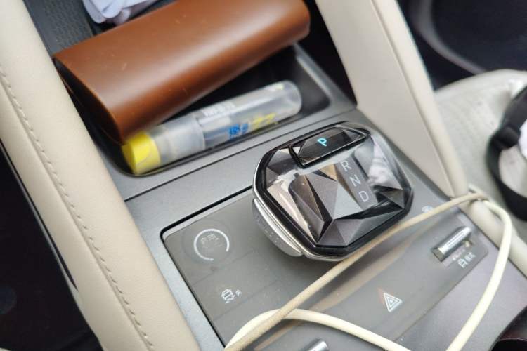 Used BYD Yuan UP 2024 401 km Active Version Gear Lever