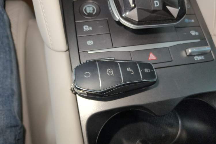 Used BYD Yuan UP 2024 401 km Active Version Interior 1