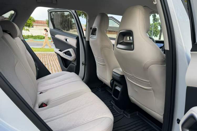 Used BYD Yuan UP 2024 401 km Active Version Interior 10