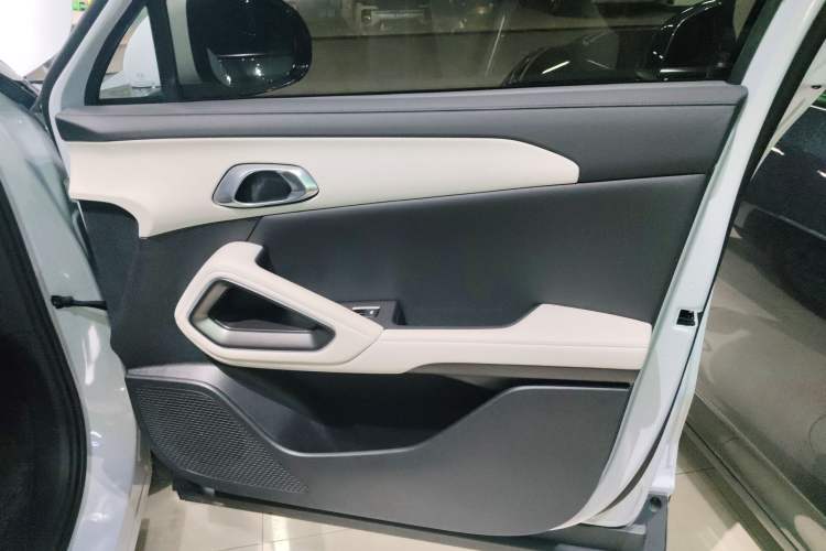 Used BYD Yuan UP 2024 401 km Active Version Interior 3