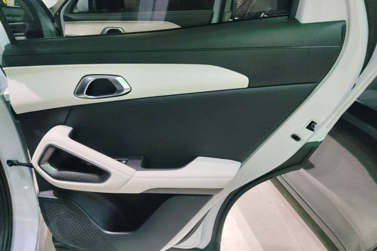 Used BYD Yuan UP 2024 401 km Active Version Interior 4