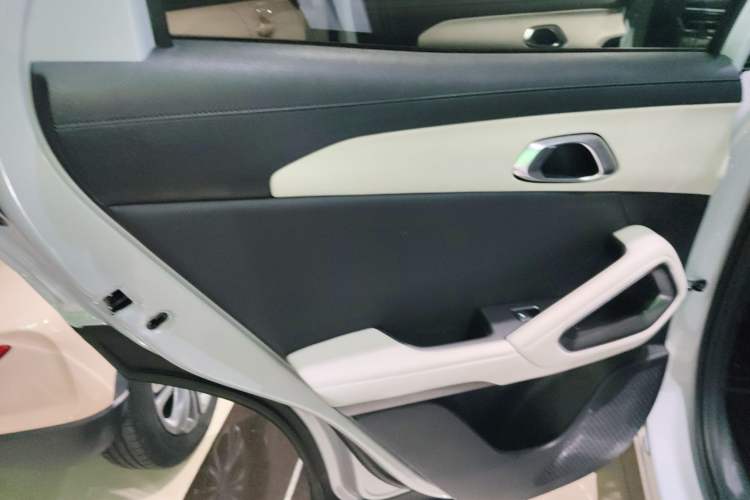 Used BYD Yuan UP 2024 401 km Active Version Interior 6