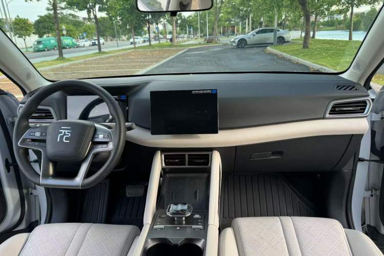 Used BYD Yuan UP 2024 401 km Active Version Interior 8
