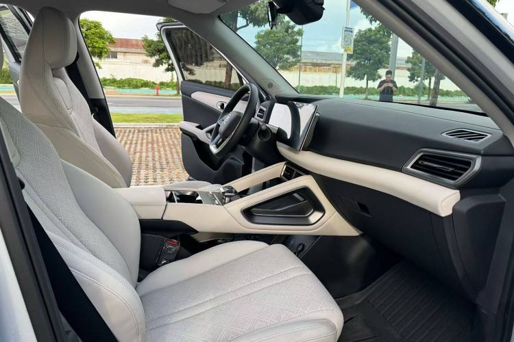 Used BYD Yuan UP 2024 401 km Active Version Interior 9