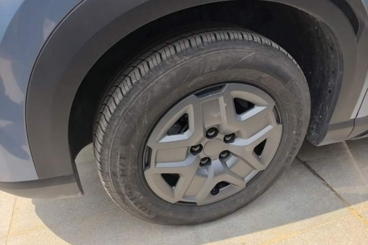 Used BYD Yuan UP 2024 401 km Active Version Left Front Wheel Hub