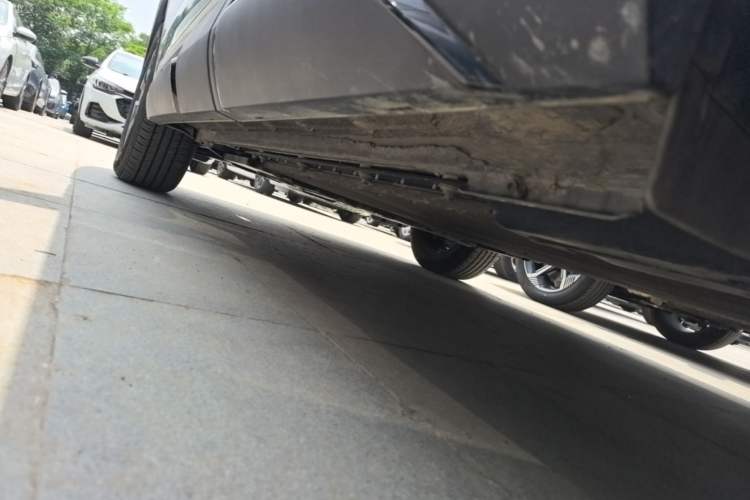 Used BYD Yuan UP 2024 401 km Active Version Left Side Sill