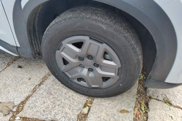 Used BYD Yuan UP 2024 401 km Active Version Right Front Wheel Hub