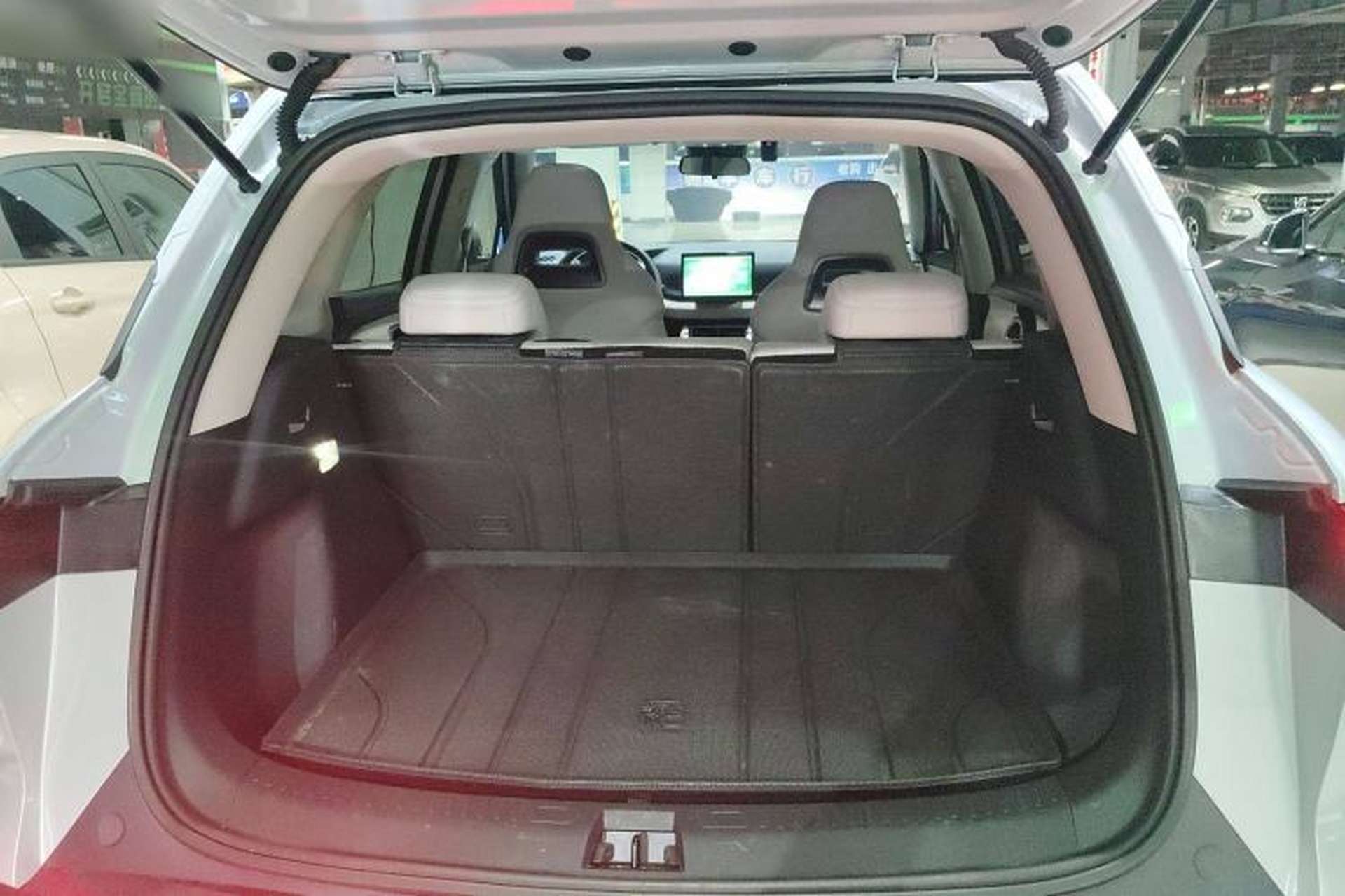Used BYD Yuan UP 2024 401 km Active Version Trunk
