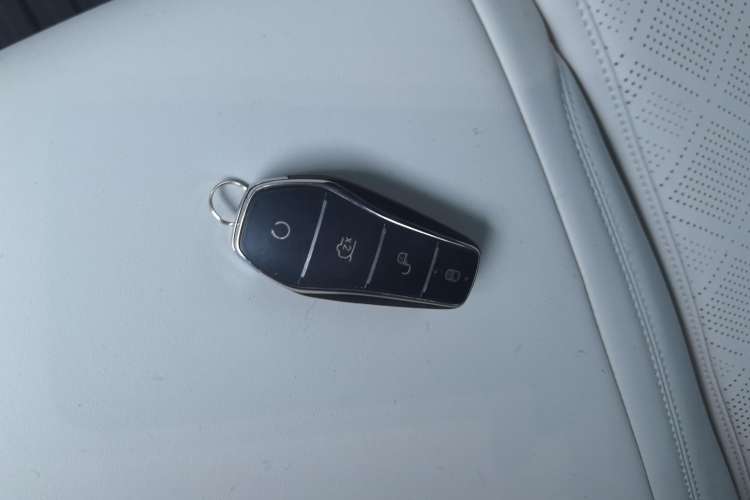 Used BYD Yuan UP 2024 401 km Active Version Vehicle Key