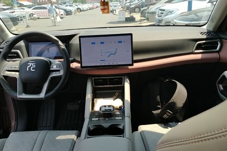 Used BYD Yuan UP 2024 401KM Beyond Edition Center Console