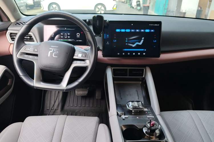 Used BYD Yuan UP 2024 401KM Beyond Edition Center Console