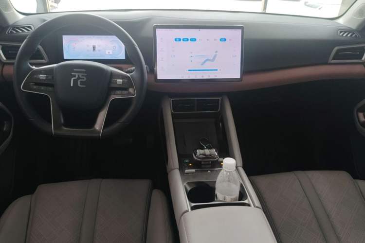 Used BYD Yuan UP 2024 401KM Beyond Edition Center Console