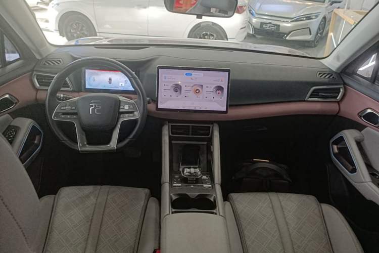 Used BYD Yuan UP 2024 401KM Beyond Edition Center Console