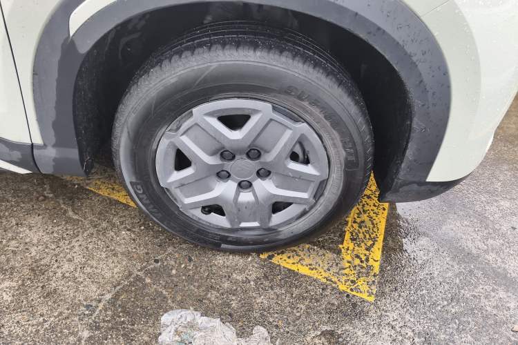 Used BYD Yuan UP 2024 401 km Active Version Right Front Wheel Hub