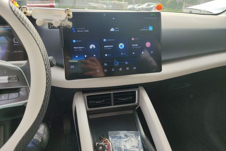Used BYD Yuan UP 2024 401KM Leading Edition Audio And AC Panel