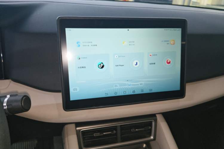 Used BYD Yuan UP 2024 401 km Active Version Audio And AC Panel