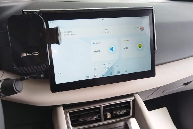 Used BYD Yuan UP 2024 401 km Active Version Audio And AC Panel