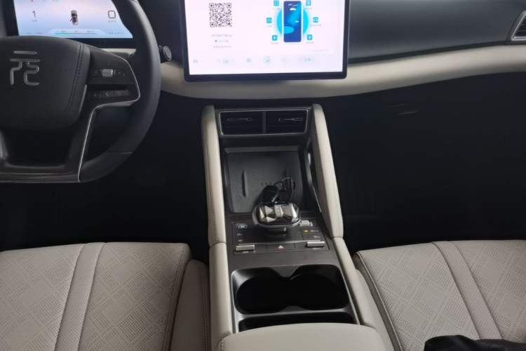 Used BYD Yuan UP 2024 401KM Beyond Edition Audio And AC Panel
