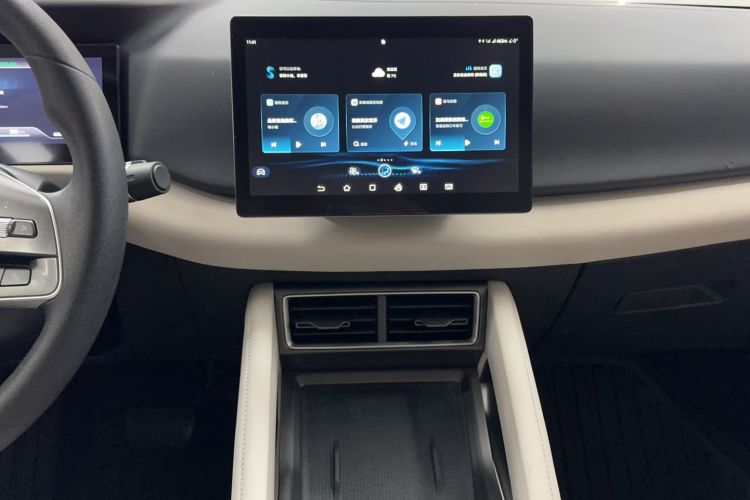 Used BYD Yuan UP 2024 401 km Active Version Audio And AC Panel