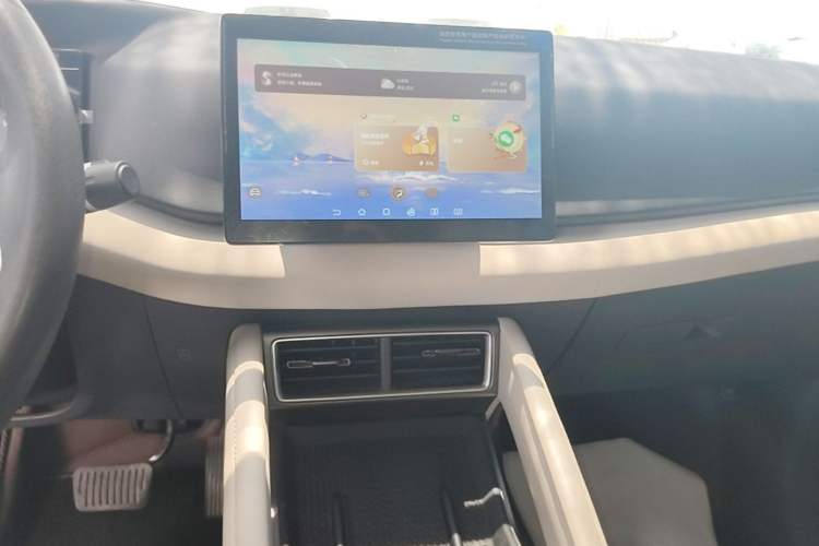 Used BYD Yuan UP 2024 401 km Active Version Audio And AC Panel