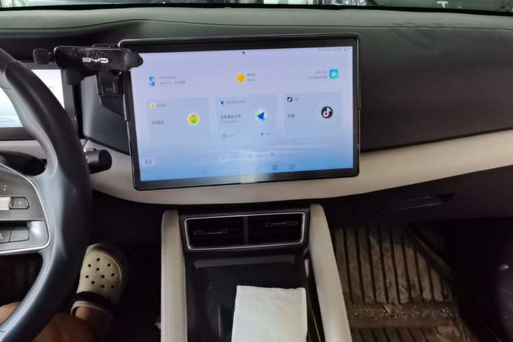 Used BYD Yuan UP 2024 401KM Leading Edition Audio And AC Panel
