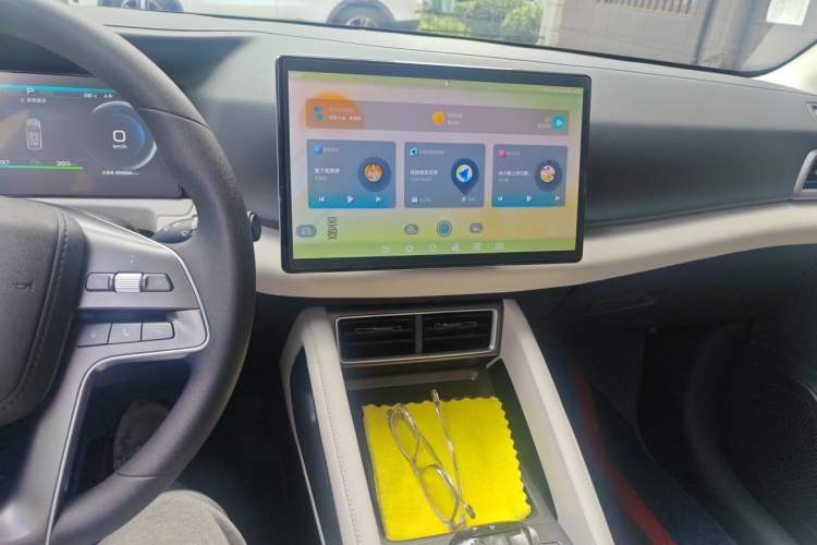Used BYD Yuan UP 2024 401KM Leading Edition Audio And AC Panel