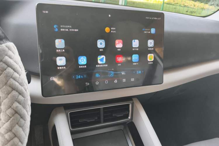 Used BYD Yuan UP 2024 401KM Beyond Edition Audio And AC Panel