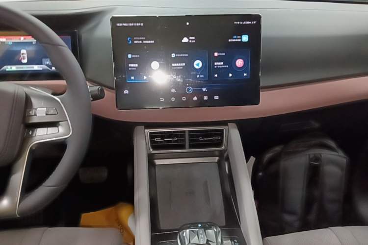 Used BYD Yuan UP 2024 401KM Beyond Edition Audio And AC Panel