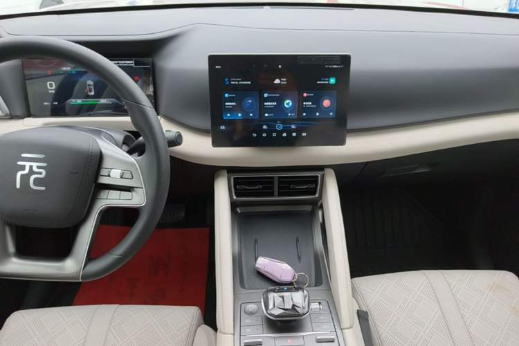 Used BYD Yuan UP 2024 401 km Active Version Audio And AC Panel