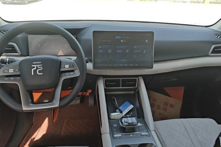 Used BYD Yuan UP 2024 401KM Leading Edition Audio And AC Panel