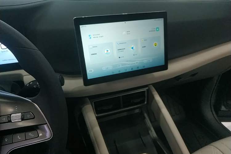 Used BYD Yuan UP 2024 401 km Active Version Audio And AC Panel