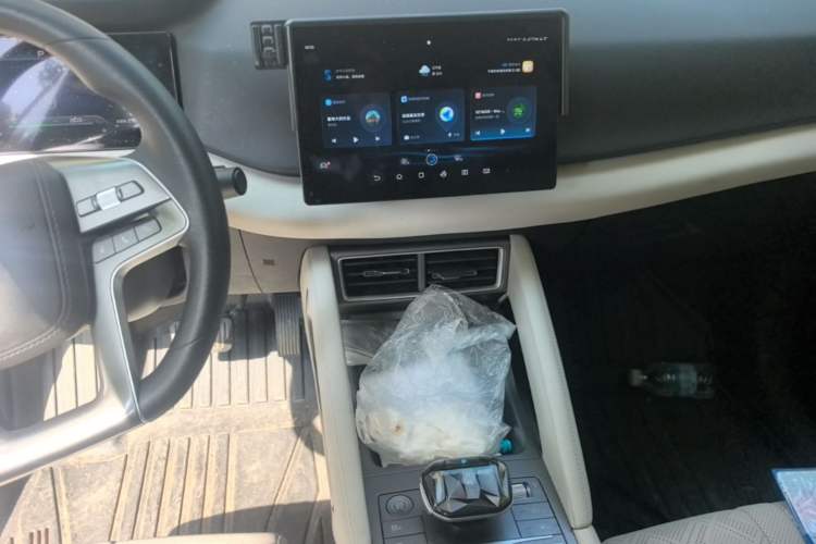 Used BYD Yuan UP 2024 401 km Active Version Audio And AC Panel