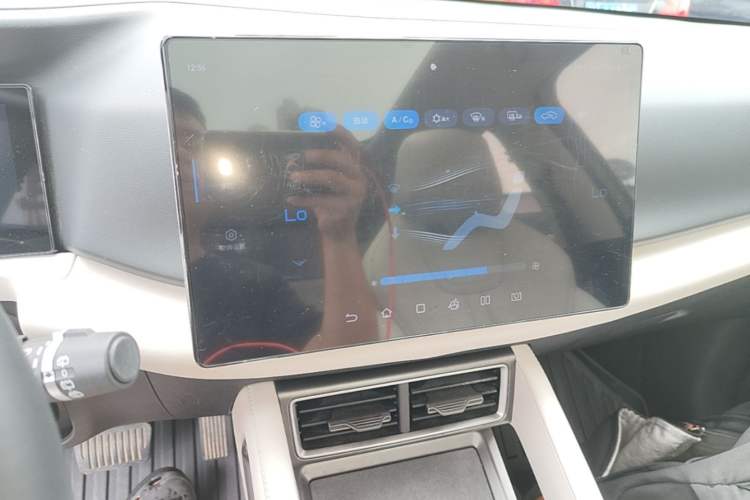 Used BYD Yuan UP 2024 401KM Beyond Edition Audio And AC Panel