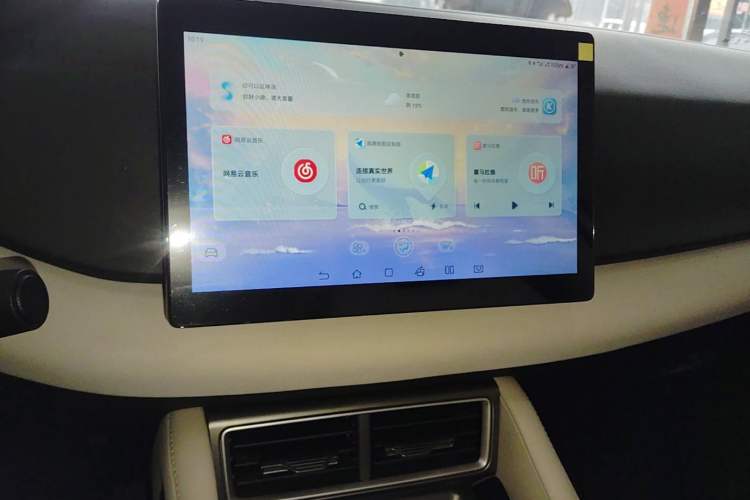 Used BYD Yuan UP 2024 401 km Active Version Audio And AC Panel