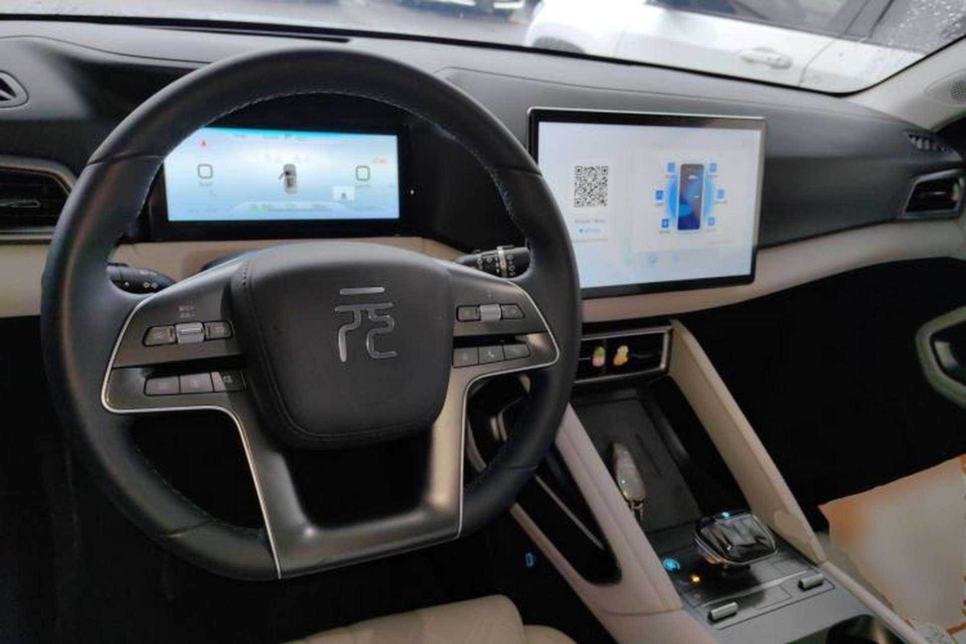 Used BYD Yuan UP 2024 401KM Beyond Edition Center Console