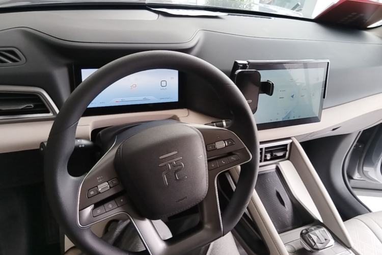 Used BYD Yuan UP 2024 401 km Active Version Center Console