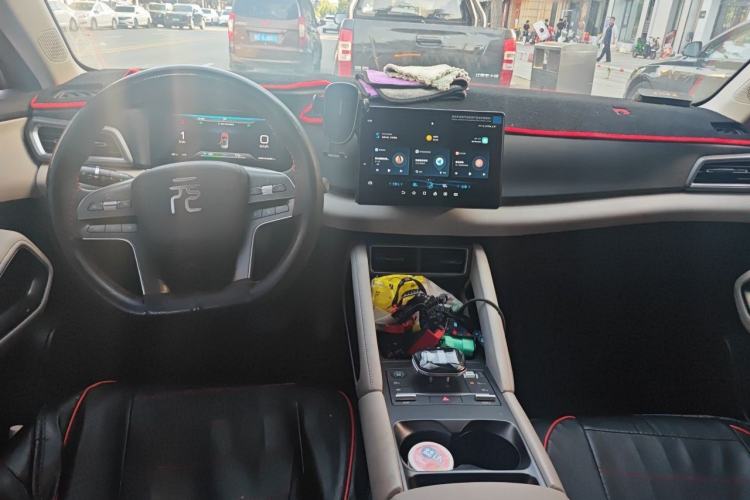 Used BYD Yuan UP 2024 401 km Active Version Center Console