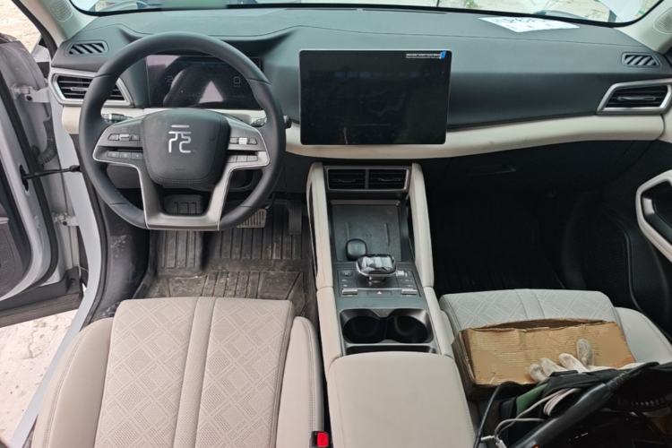 Used BYD Yuan UP 2024 401KM Beyond Edition Center Console