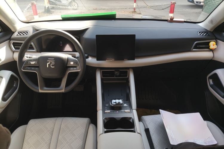 Used BYD Yuan UP 2024 401 km Active Version Center Console