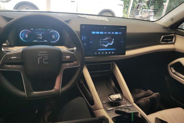 Used BYD Yuan UP 2024 401KM Leading Edition Center Console