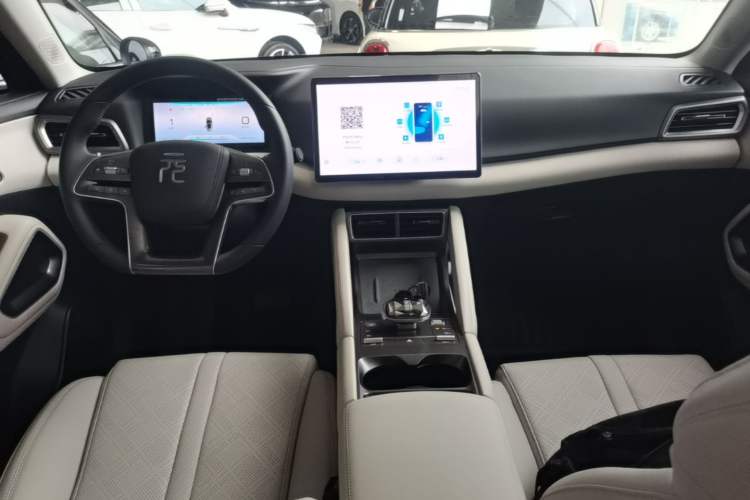 Used BYD Yuan UP 2024 401KM Beyond Edition Center Console