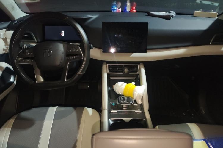 Used BYD Yuan UP 2024 401 km Active Version Center Console