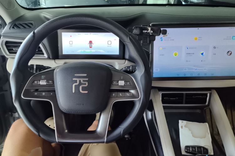 Used BYD Yuan UP 2024 401KM Leading Edition Center Console