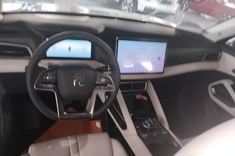 Used BYD Yuan UP 2024 401KM Leading Edition Center Console