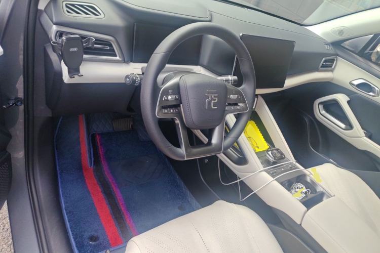 Used BYD Yuan UP 2024 401KM Leading Edition Center Console